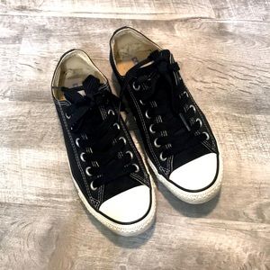 Converse- classic women’s chucks